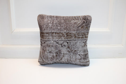 Stonewashed Kilim Pillow – Soft Neutral Motifs16x16 inch