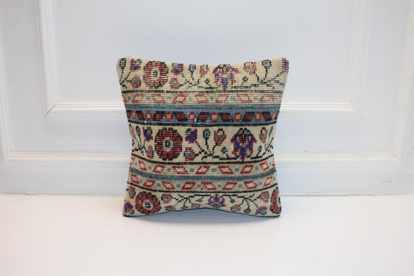 Floral Band Kilim Pillow – Vintage Folk Pattern 16x16 inch