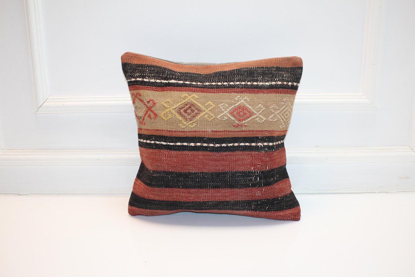 Heritage Stripe Kilim Pillow – Graphic Tribal Accent 16x16 inch