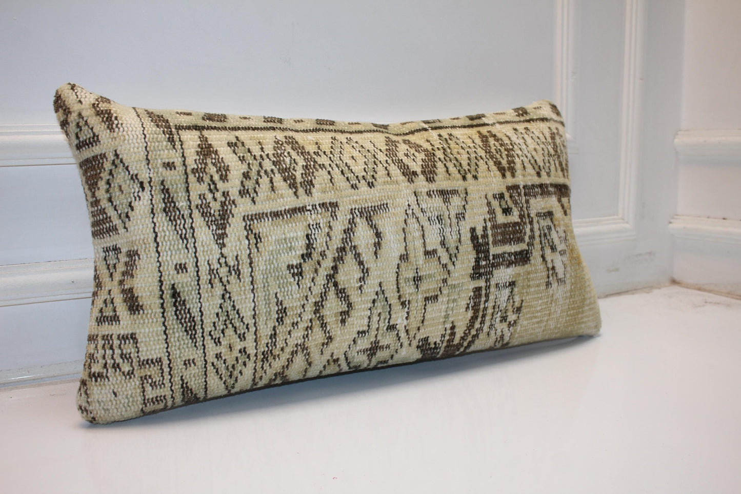 Vintage Turkish Rug Bench Lumbar 12x24 – Neutral Monochrome Anatolian Textile Cushion