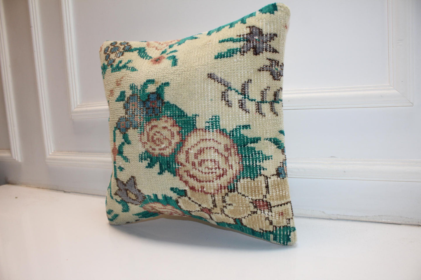Handmade Kilim Pillow Cover: Floral Ivory Green Rose Accent (16x16 in)