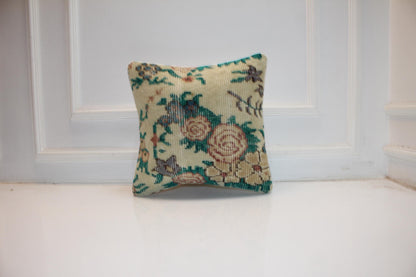 Handmade Kilim Pillow Cover: Floral Ivory Green Rose Accent (16x16 in)