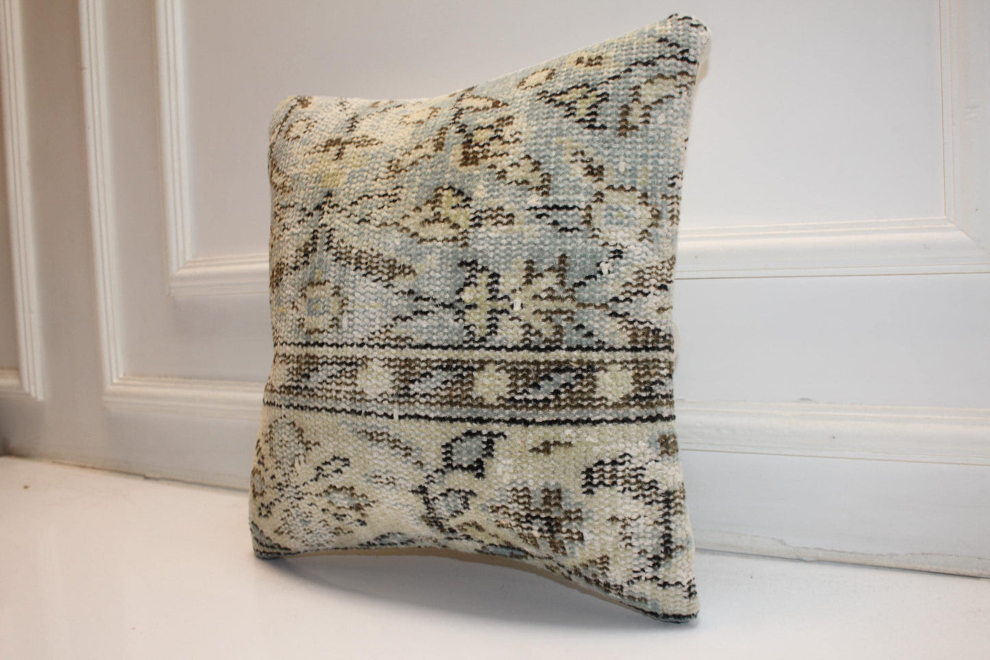 Handmade Kilim Pillow Cover: Upcycled Floral Wool Throw Cushion (16x16 in)